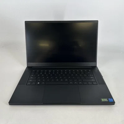Razer Blade 15 Base 144Hz i7-11800H 2.30GHz 32GB 1TB/512GB RTX 3070 -MARCO DIVIDIDO Foto 1 de 4
