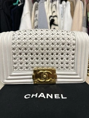 Auténtico bolso Chanel Boy con solapa de piel de oveja trenzada Foto 1 de 4