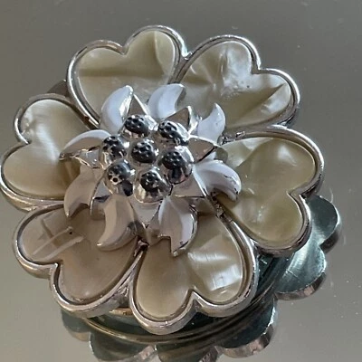 Broche clip bufanda vintage corazón blanco capas con joyería firmada por Alemania V23 Foto 1 de 4