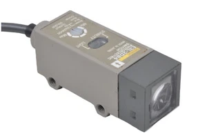 OMRON photoelectric switch E3L-2DB4, 12-24VDC, receiver - Picture 1 of 6
