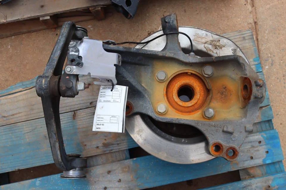 Chevy Silverado 2500 HD 2020-2023 4x4 eje delantero izquierdo nudillo rueda buje OEM Foto 1 de 4