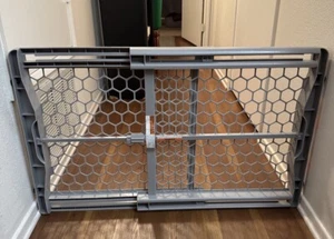 Expandable Pet Gate  28” To 42” Wide X 23” High - Picture 1 of 5