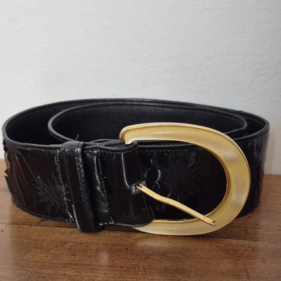 Cinturón Valentino Garavani Talla 80 Negro Charol Recortado Estrellas y Hebilla Shell Foto 1 de 4