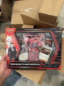 Pokemon Trading Card Game Team Rocket's Mewtwo Ex Scatola In Mano Spedizione Rapida - Foto 1 di 1