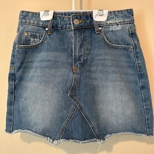 Full Tilt Blue Jean Denim Distressed Frayed Hem Mini Skirt Size 7 Tilly’s - Picture 1 of 11