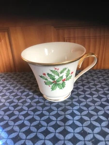Vintage Lenox Holiday Dimensions Holly Berry Footed Teacup 6 oz Mint - Picture 1 of 4