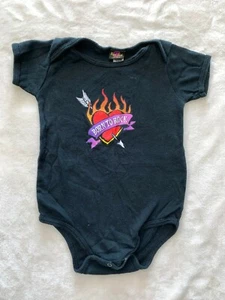 Traje infantil Hard Rock Cafe ""Born To Rock"" talla bebé 6-12 meses. Usado - Imagen 1 de 1