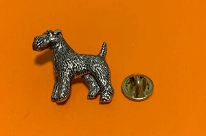 FOX TERRIER PIN DE PELTRE INSIGNIA BROCHE SOLAPA BOLSA DE REGALO PERROS AMANTES CUMPLEAÑOS - Imagen 1 de 2