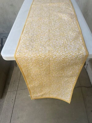 Corredor de mesa Williams Sonoma amarillo blanco estampado floral 88" x 16" Foto 1 de 4