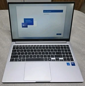 Samsung Galaxy Book 4 - 15.6" Laptop - Intel Core 7 16GB RAM 512GB Silver - NEW - Picture 1 of 8