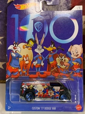 Hot Wheels СПЕЦИАЛЬНЫЙ ФУРГОН DODGE 77. 2023 WB 100 ЮБИЛЕЙ, ЧЕРНЫЙ, LOONEY МЕЛОДИИ - Изображение 1 из 4