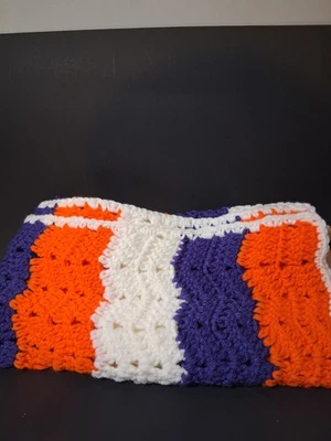 Manta bebé temática universitaria Clemson tejida a mano. Foto 1 de 2