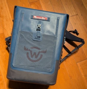Moosejaw 24 Can Midnight Blue Chilladilla Backpack Cooler - Picture 1 of 12