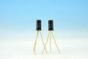 2 X SFT307 MATCHED PAIR Black EU Gold Germanium PNP Transistors  - Picture 1 of 2