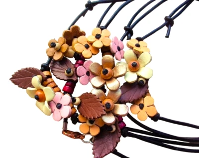 Juego de gargantillas Power rosa caramelo boho únicas flores de cuero desajustadas Foto 1 de 4