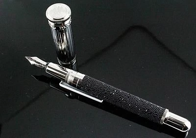 Pluma Estilográfica Dunhill Black Swarovski Diamond Sentryman Foto 1 de 4