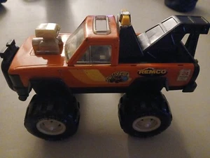 Remco Metal Putty Cat Wrecker Truck - Goodyear - 1985 - Picture 1 of 2