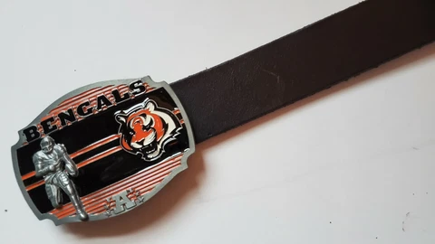 CINCINATTI BENGALS  BELT BUCKLE & Genuine  Leather Black Belt & standard Buckle Cover
