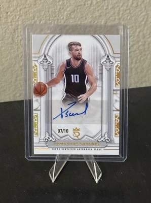🔥2023-24 Topps Royalty Domantas Sabonis Pillars of Greatness Auto 07/10 WOW 👀 - Image 1 of 2