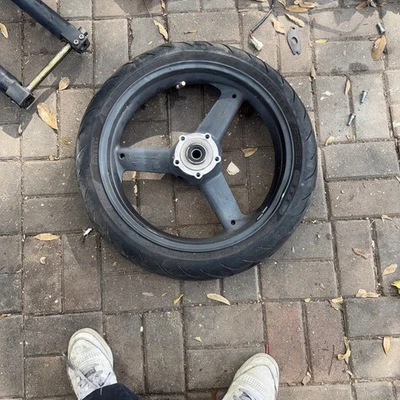 RUEDA DELANTERA TRIUMPH SPEED FOUR 03-05 TT600 00-03 *RECTA* Foto 1 de 4