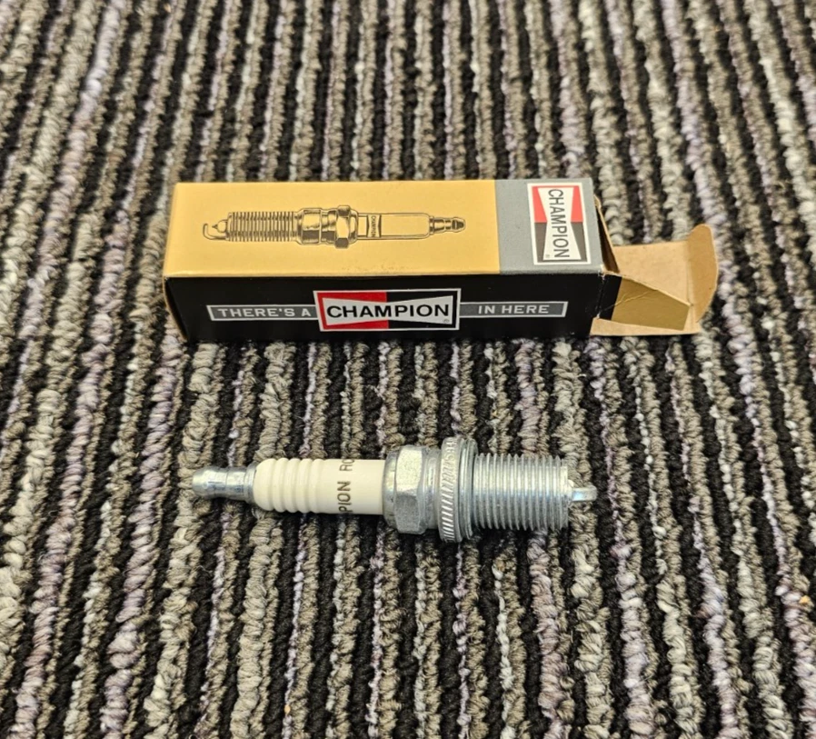 (QTY 5) Champion 431 RC14YC: Spark Plug Fits 1999-2002 Saturn SL1 SL SC1 Base - Image 1 of 4