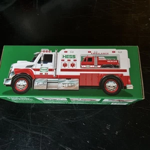 2020 HESS Ambulance and Rescue Truck Emergeny Vehicle Toy BRAND NEW IN BOX - Picture 1 of 5