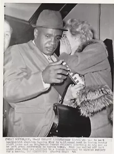 SONNY LISTON vs MUHAMMAD ALI "AN UNHAPPY LISTON" FOTO FILO ORIGINALE 11-14-64 - Foto 1 di 2
