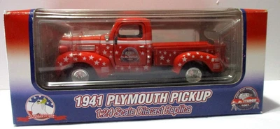 Crown Premiims: 2002 Sturgis 1941 Plymouth Pickup: escala 1/24: nuevo en caja Foto 1 de 4