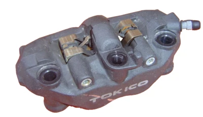 07 08 HONDA CBR 600 RR ТОРМОЗНОЙ СУППОРТ ПЕРЕДНИЙ ПРАВЫЙ ХОРОШИЕ КОЛОДКИ OEM ПРОТЕСТИРОВАН 2007 NJ - Изображение 1 из 4