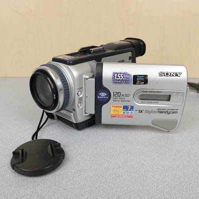 Sony Handycam DCR-TRV30 Mini DV Tapes Silver CAMCORDER ONLY MAKES LOUD NOISE - Image 1 of 4