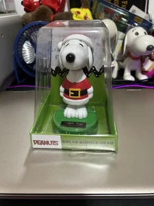 Peanuts Weihnachten Santa Snoopy Wackel Solarkopf Bobbler Geschenk Sammlerstück - Bild 1 von 3