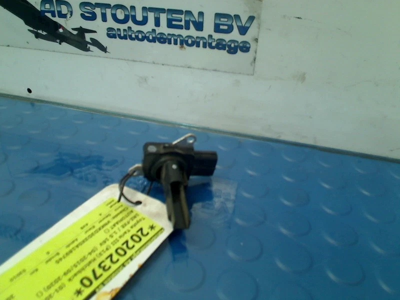 DÉBITMÈTRE DÉBITMÈTRE Toyota Yaris III (P13) 2015 222040V020 - Photo 1/4