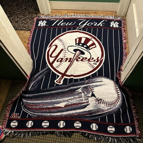 New York Yankees Tapestry Throw Blanket The Northwest Co 38 x 48 MLB Official Cover