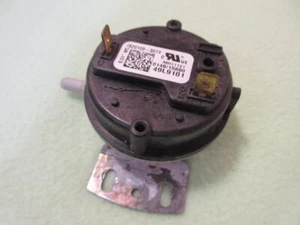 * Furnace Vacuum Air Pressure Switch  Part # 1S20100-3073 * 0.51" WC * Honeywell - Picture 1 of 5
