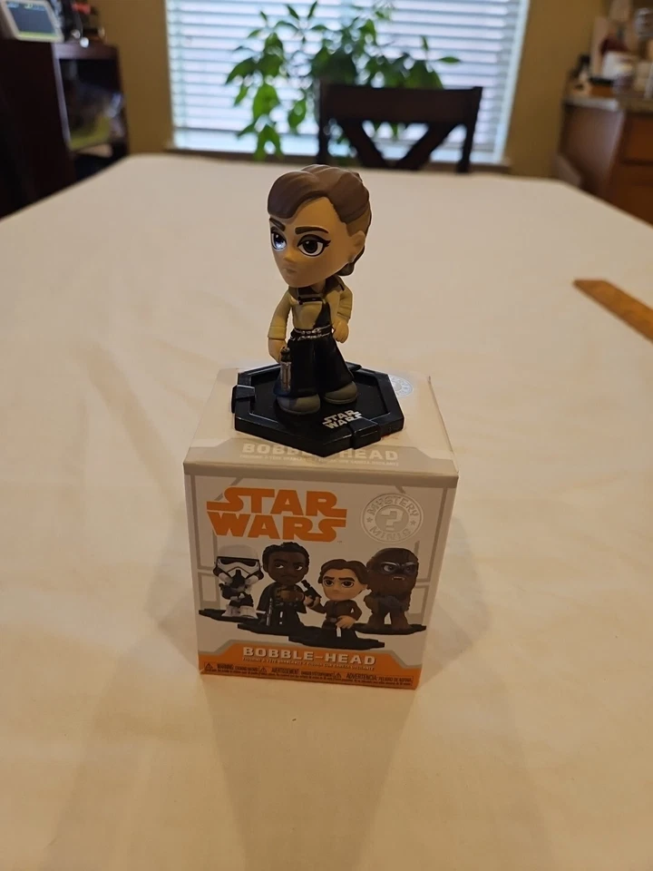 Star Wars Qi'ra Funko Misterio Minis Bobblehead Figura Juguete Bonus Chewbacca Head Foto 1 de 4