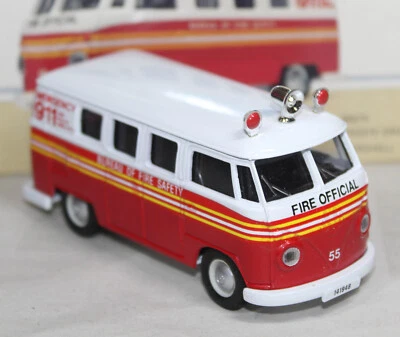 CORGI CLASSICS - 98475 - VOLKSWAGEN T1 COMBI VAN BUS - FIRE DEPARTMENT OFFICIAL - Image 1 of 4