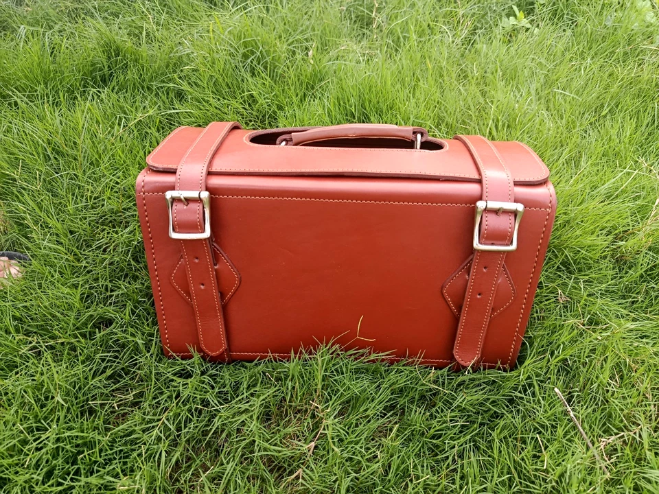 Whiskey Carrier Custom Bottle -Weekender Bag, Wine & Liquor 4 Bottle Leather bag - Image 1 of 4