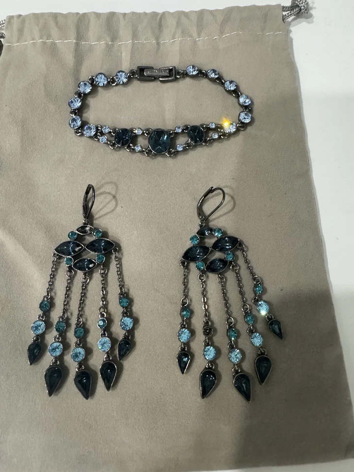 Pendientes y pulsera GIVENCHY multicolor color azul en metal oscuro. Pendientes 3” de largo Foto 1 de 1