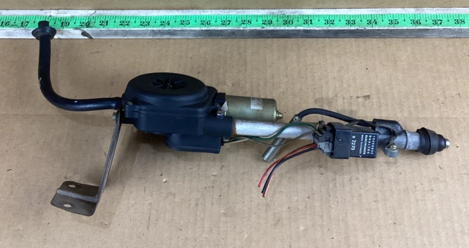 Antena de alimentación de radio aérea Pontiac Grand Prix 1988-1991 con relé 10063073 Foto 1 de 4