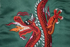 RED DRAGON DETAILED EMBROIDERY WALL HANGING FROM NEPAL - Picture 1 of 3