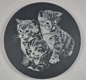 Vintage 1990er CEO 6 Zoll runder Schiefer Untersetzer, 3 Tabby Kätzchen, neu/nie benutzt - Bild 1 von 8