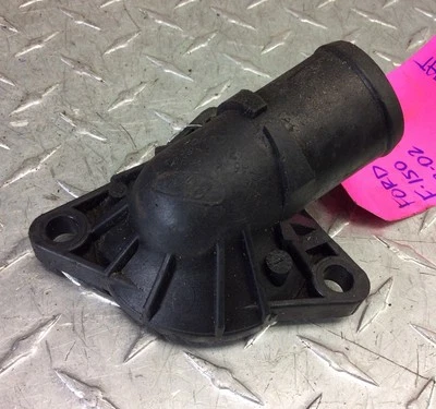 1998 1999 2000 2001 2002 Ford F-150 F150 5.4 Thermostat Outlet 98 99 00 01 02 C6 - Imagem 1 de 4