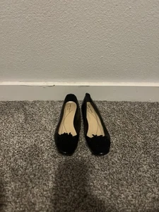 Kate Spade Ellie Damen-Flats 8 schwarz Lackleder Bommelverzierung adrett - Bild 1 von 10