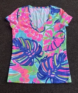 New Lilly Pulitzer V Neck Multi Tropical Garden Short Sleeve Tshirt Sz M - Picture 1 of 4