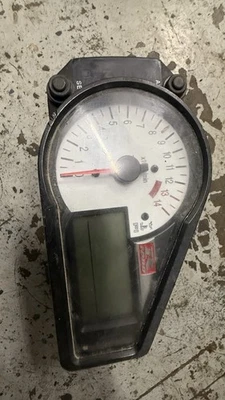 01-02 Suzuki GSXR 1000 Speed Cluster Speedometer - Image 1 of 2