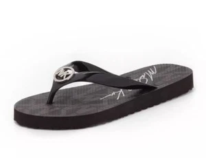 L@@K! Size 8 NWT Michael Kors Jet Set Signature Flip Flops Black Silver Logo New - Picture 1 of 8