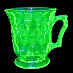 Vintage Hasel-Atlas Uran Grün Würfel Block Optik Waben Glas Krug LEUCHTET - Bild 1 von 14