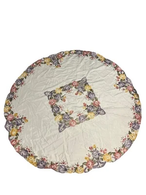 "Mantel redondo floral satinado de colección borde festoneado costura 60"" diámetro" Foto 1 de 4