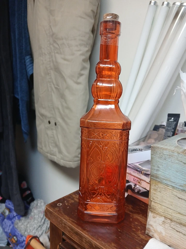 Jarrón vintage de ofrenda de la deidad roja Foto 1 de 1