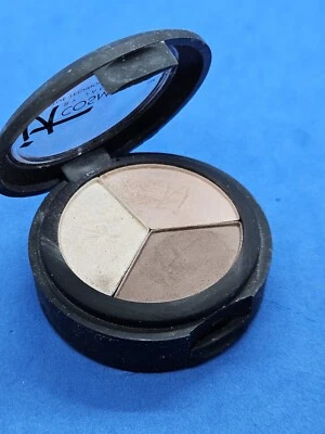 it Cosmetics Anti-Aging Luxe Eyeshadow Trio PRETTY IN SPRING (FLAWED LIGHTLY) - Image 1 of 3